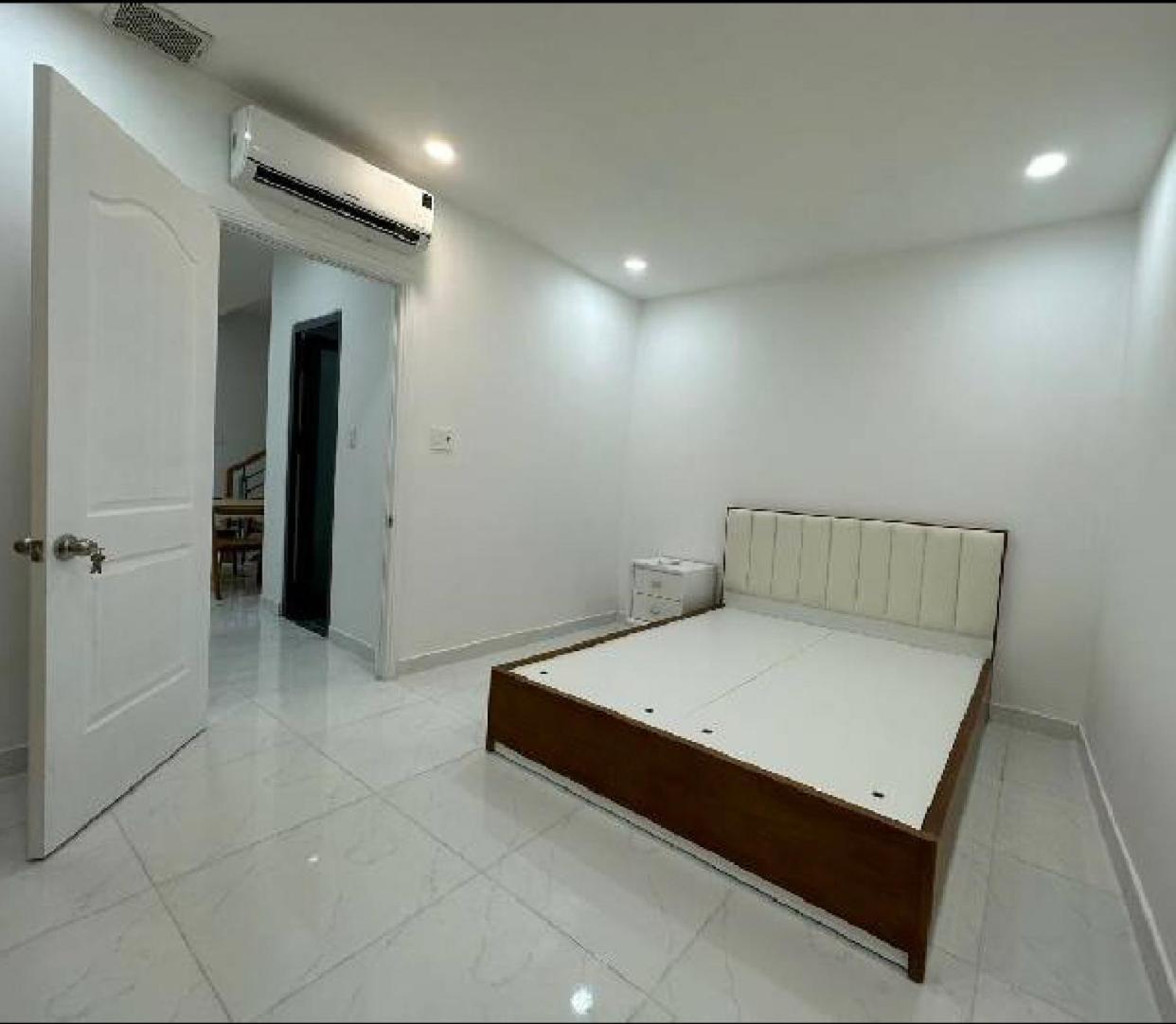 Ở trọ 1364 Truong Sa *